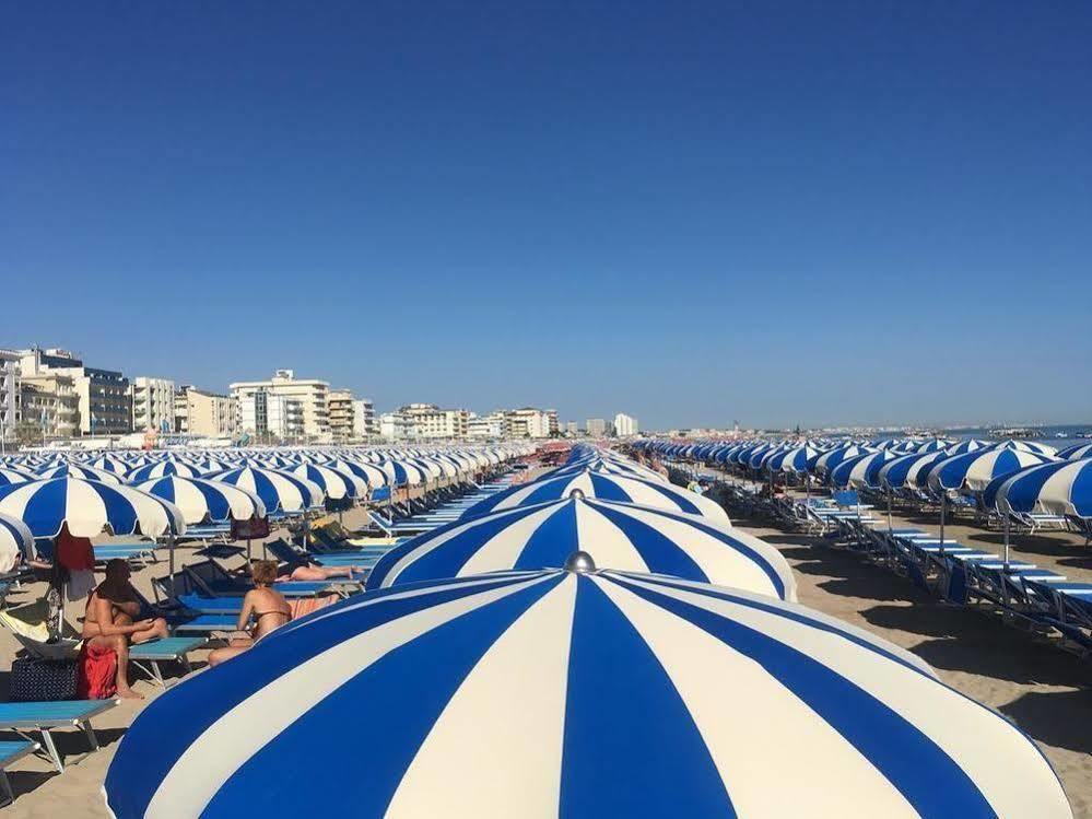 Hotel Ines Cattolica Exterior foto